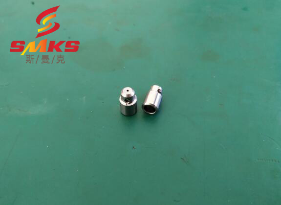 來(lái)，看看這個(gè)小零件用磨粒流去毛刺的效果！