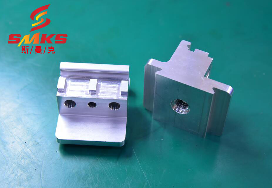 鋁合金去毛刺不僅僅是去毛刺那么簡(jiǎn)單，同時(shí)還要保證安全、環(huán)保、高效