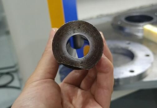 模具內(nèi)孔用磨床磨過，對(duì)內(nèi)孔拋光提升光潔度使用斯曼克磨粒流進(jìn)行加工