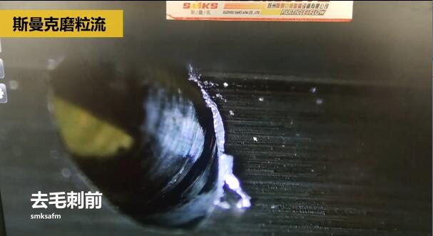 液壓內(nèi)嚙合齒輪側(cè)壁上的小孔去毛刺，磨粒流比人工快幾十倍