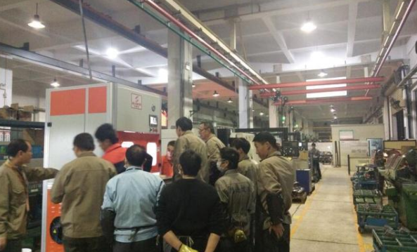 高速磨粒流是如何對汽車輪轂進(jìn)行去毛刺拋光的呢？